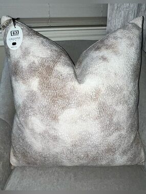 1-NWT CALLISTO HOME WATERCOLOR DESIGN VELVET DECORATIVE LUX PILLOW (T06889F11)